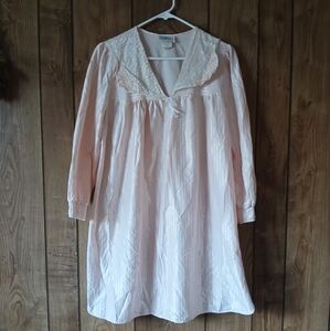Vintage Pink Long Sleeved Nightgown Bed Shirt Lace Collar Womens Size Medium